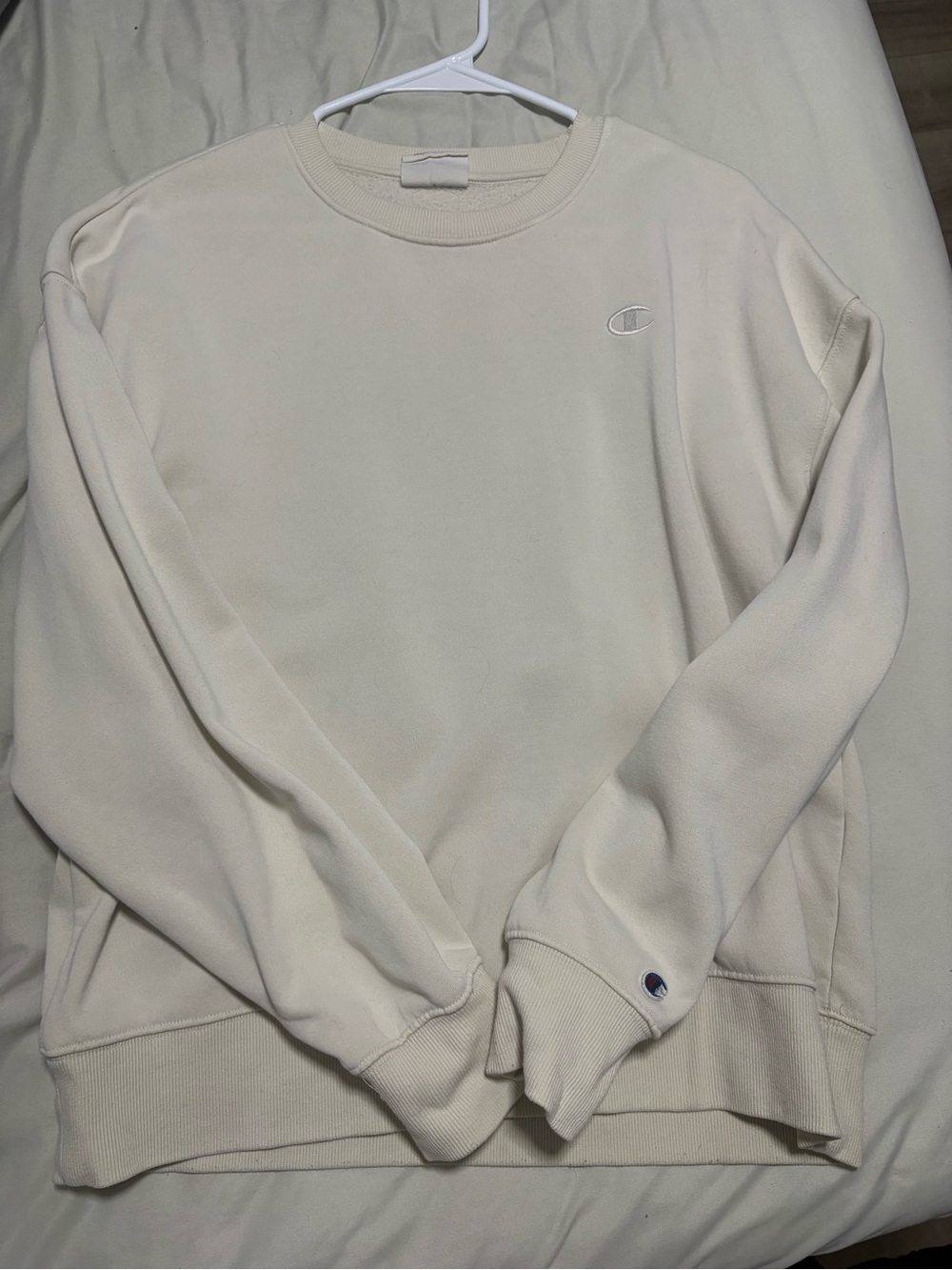 Champion Off-White Crewneck Sweatshirt with Subtle Logo